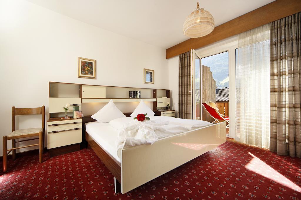 Alpina Residence Натурно Стая снимка